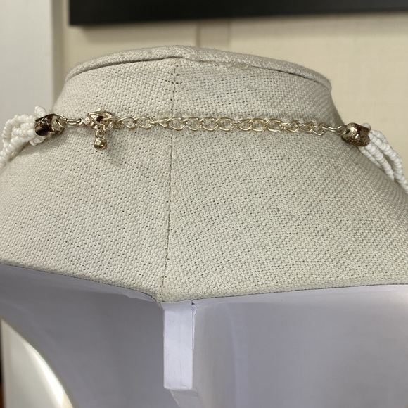 Fun black and white seed beed shell necklace - Picture 5 of 5